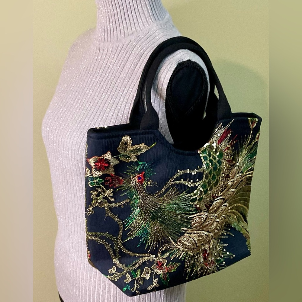 WOMENS ASIAN INSPIRED DECORATIVE TOTE